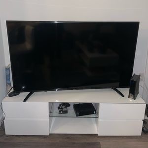 TV console, matching coffee table, 2 matching lamps and 2 side tables